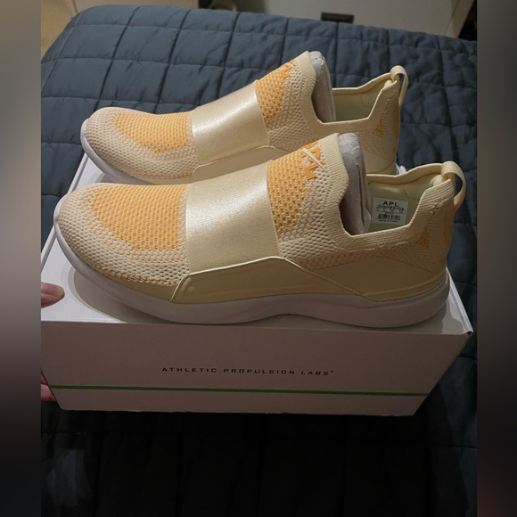APL Other - NIB m9/w10.5: $245 APL TechLoom Bliss Unisex Sneaker, Men's 9 or Women’s 10.5 🥭